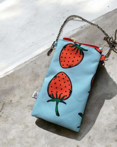 Τσαντάκι Κινητού Χειροποίητο 'Strawberry'
